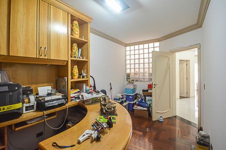 Casa de condomínio à venda com 700m², 5 quartos e 3 vagasEscritório