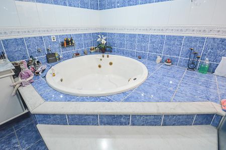 Casa de condomínio à venda com 700m², 5 quartos e 3 vagasBanheiro da  Suíte 1