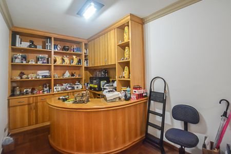 Casa de condomínio à venda com 700m², 5 quartos e 3 vagasEscritório