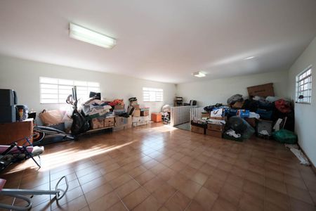 Casa à venda com 390m², 3 quartos e 8 vagasSalão