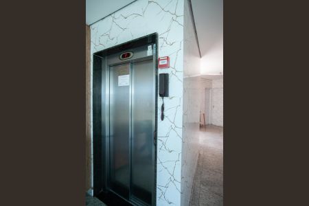 Apartamento à venda com 121m², 4 quartos e 3 vagasElevador