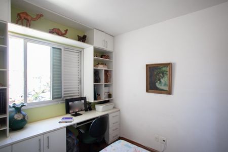 Apartamento à venda com 121m², 4 quartos e 3 vagasQuarto 2