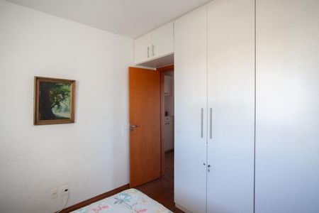 Apartamento à venda com 121m², 4 quartos e 3 vagasQuarto 2