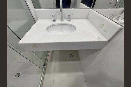 Apartamento à venda com 58m², 2 quartos e 2 vagasBanheiro Social