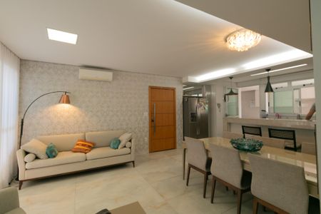 Apartamento à venda com 164m², 3 quartos e 3 vagas Apartamento à venda com 164m², 3 quartos e 3 vagasSala de Jantar