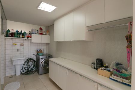 Apartamento à venda com 164m², 3 quartos e 3 vagas Apartamento à venda com 164m², 3 quartos e 3 vagasÁrea de Serviço