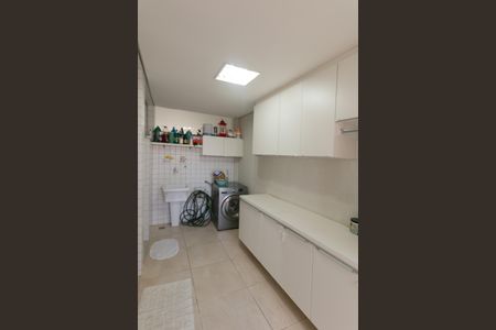 Apartamento à venda com 164m², 3 quartos e 3 vagas Apartamento à venda com 164m², 3 quartos e 3 vagasÁrea de Serviço