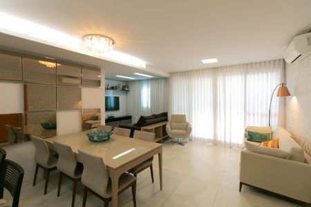 Apartamento à venda com 164m², 3 quartos e 3 vagas Apartamento à venda com 164m², 3 quartos e 3 vagasSala de Jantar