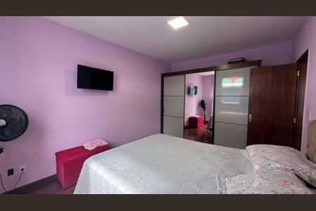 Casa à venda com 230m², 4 quartos e 4 vagasSuíte