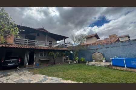 Casa à venda com 230m², 4 quartos e 4 vagasFachada Interna