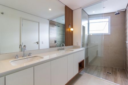 Apartamento à venda com 296m², 4 quartos e 2 vagasBanheiro da Suíte 2