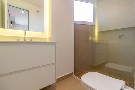 Apartamento à venda com 296m², 4 quartos e 2 vagasBanheiro da Suíte 4