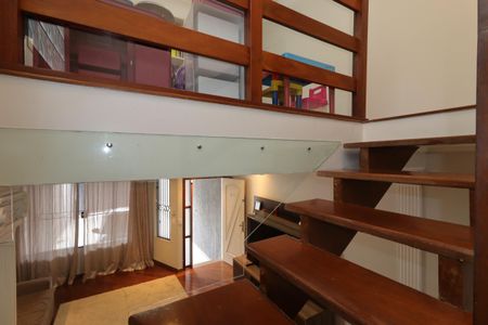 Casa à venda com 190m², 3 quartos e 4 vagasEscada