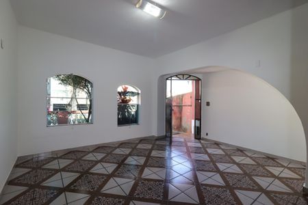 Casa para alugar com 90m², 1 quarto e 2 vagasSala