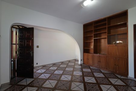 Casa para alugar com 90m², 1 quarto e 2 vagasSala