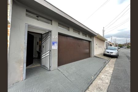 Casa à venda com 165m², 3 quartos e 2 vagasFachada