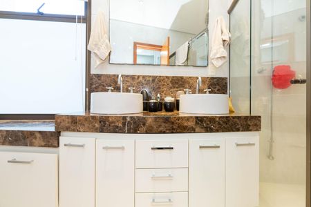 Apartamento à venda com 208m², 4 quartos e 4 vagasBanheiro Social 1