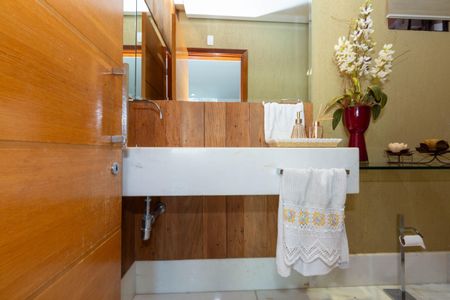 Apartamento à venda com 208m², 4 quartos e 4 vagasBanheiro Social 4