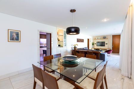 Apartamento à venda com 208m², 4 quartos e 4 vagasSala