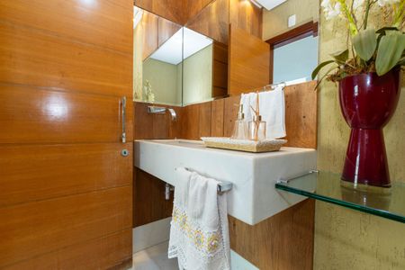 Apartamento à venda com 208m², 4 quartos e 4 vagasBanheiro Social 4