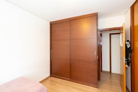 Apartamento à venda com 208m², 4 quartos e 4 vagasQuarto 2