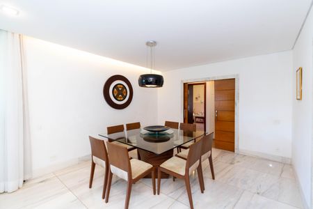 Apartamento à venda com 208m², 4 quartos e 4 vagasSala