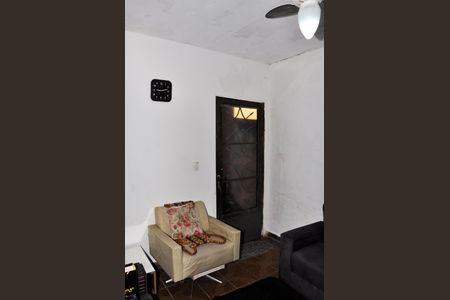 Casa à venda com 155m², 3 quartos e 2 vagas Casa à venda com 155m², 3 quartos e 2 vagasSala