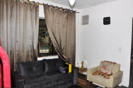 Casa à venda com 155m², 3 quartos e 2 vagas Casa à venda com 155m², 3 quartos e 2 vagasSala