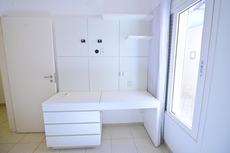 Casa de condomínio para alugar com 230m², 4 quartos e 4 vagasSuíte 2