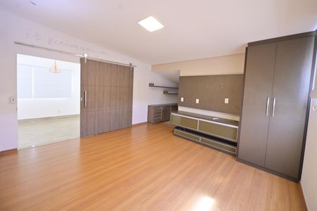 Casa de condomínio para alugar com 230m², 4 quartos e 4 vagasQuarto