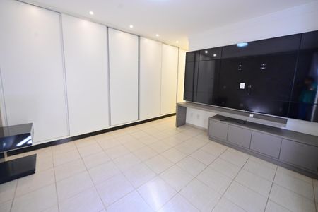 Casa de condomínio para alugar com 230m², 4 quartos e 4 vagasSuíte 3