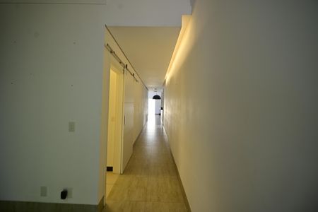 Casa de condomínio para alugar com 230m², 4 quartos e 4 vagasCorredor