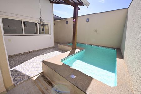 Casa de condomínio para alugar com 230m², 4 quartos e 4 vagasÁrea comum - Piscina