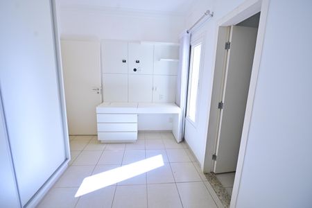 Casa de condomínio para alugar com 230m², 4 quartos e 4 vagasSuíte 2