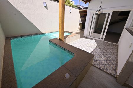 Casa de condomínio para alugar com 230m², 4 quartos e 4 vagasÁrea comum - Piscina
