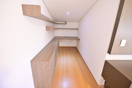 Casa de condomínio para alugar com 230m², 4 quartos e 4 vagasQuarto
