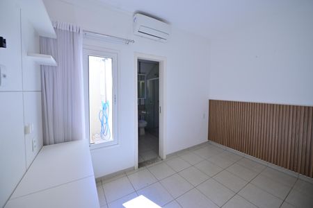 Casa de condomínio para alugar com 230m², 4 quartos e 4 vagasSuíte 2