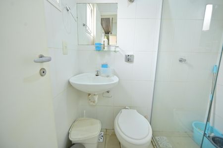 Casa de condomínio para alugar com 230m², 4 quartos e 4 vagasBanheiro de Serviço