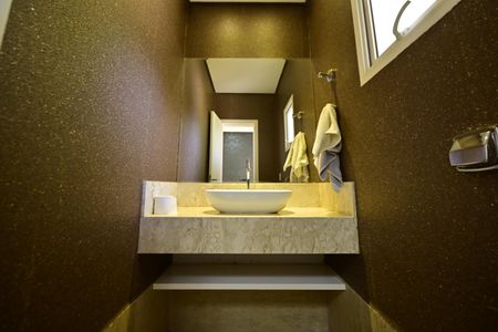 Casa de condomínio para alugar com 230m², 4 quartos e 4 vagasLavabo