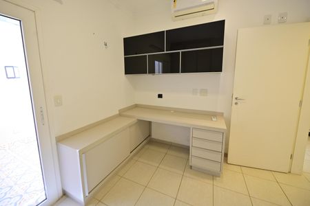 Casa de condomínio para alugar com 230m², 4 quartos e 4 vagasSuíte 1