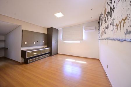 Casa de condomínio para alugar com 230m², 4 quartos e 4 vagasQuarto