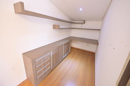 Casa de condomínio para alugar com 230m², 4 quartos e 4 vagasQuarto