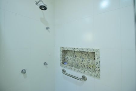 Casa de condomínio para alugar com 230m², 4 quartos e 4 vagasBanheiro da Suíte 2