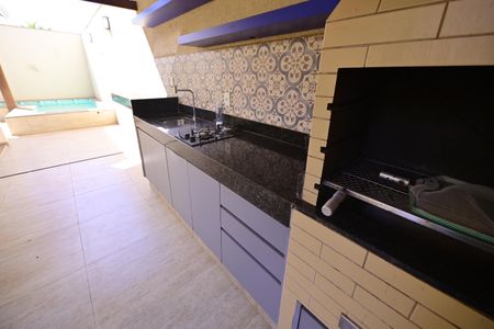 Casa de condomínio para alugar com 230m², 4 quartos e 4 vagasÁrea comum - Churrasqueira