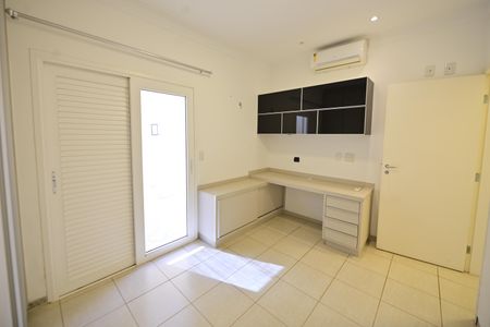 Casa de condomínio para alugar com 230m², 4 quartos e 4 vagasSuíte 1