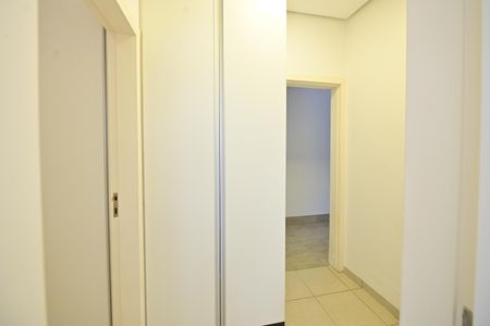Casa de condomínio para alugar com 230m², 4 quartos e 4 vagasCorredor