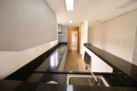 Casa de condomínio para alugar com 230m², 4 quartos e 4 vagasCozinha