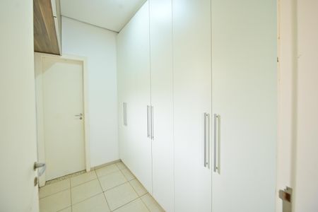 Casa de condomínio para alugar com 230m², 4 quartos e 4 vagasÁrea de Serviço