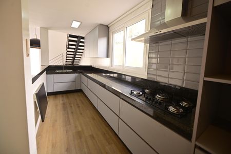 Casa de condomínio para alugar com 230m², 4 quartos e 4 vagasCozinha