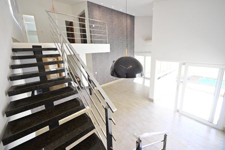 Casa de condomínio para alugar com 230m², 4 quartos e 4 vagasEscada